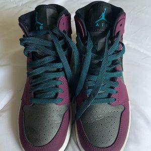 Air Jordan Retro 1s size 5Y WO6.5